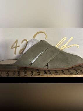 42 Gold Womens Carra Slip On Mule Shoes Highland Green Size 7.5 M US